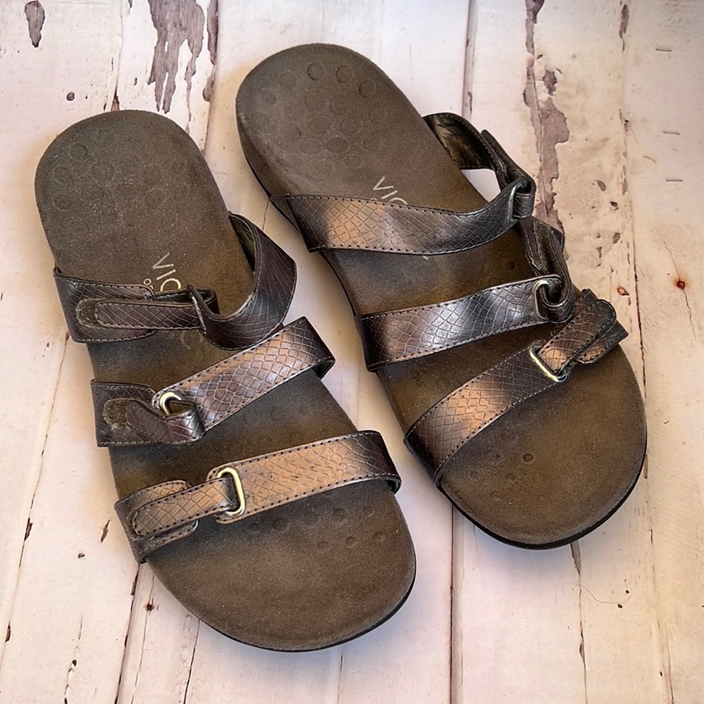 Vionic Three strap sandal size 8 gunmetal